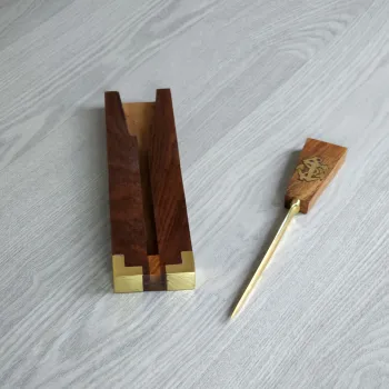 Brieföffner aus Holz und Messing