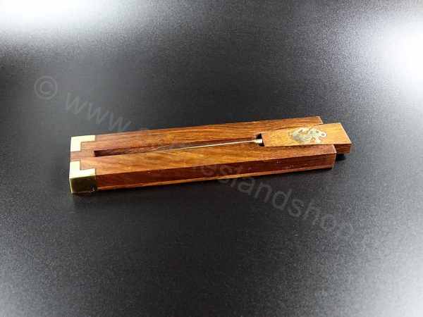 Brieföffner aus Holz und Messing