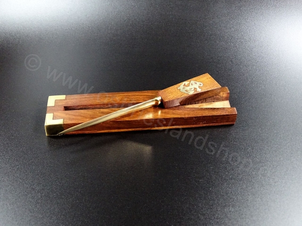 Brieföffner aus Holz und Messing
