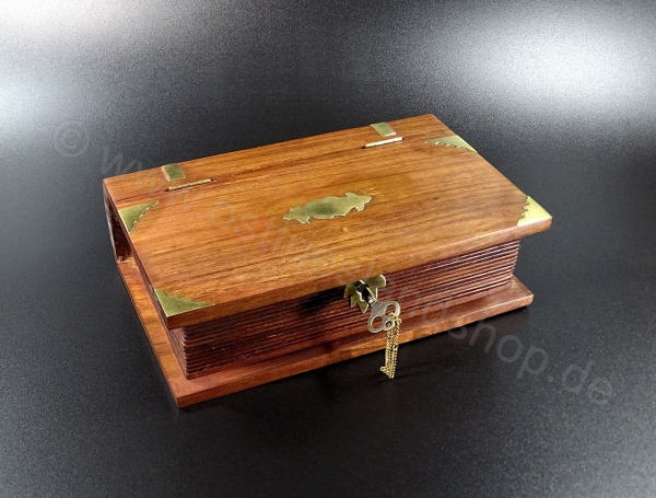 Holzbox in Form eines Buch mit eingebautem Schloss und Messingapplikationen  21 x 13,5 x 6cm