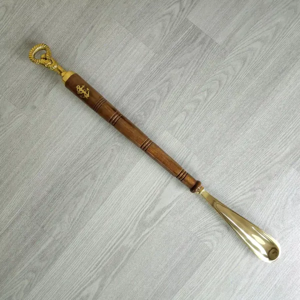 Schuhlöffel aus Holz & Messing - 62 cm