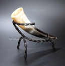 Trinkhorn ca. 0,1Liter bis 0,2 Liter Inhalt mit Metallständer